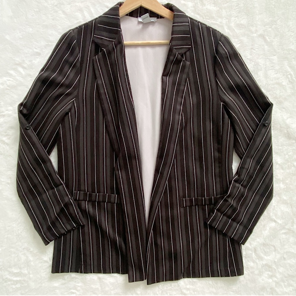 REVAMPED | Pinstripe matching blazer and short set - Picture 2 of 6